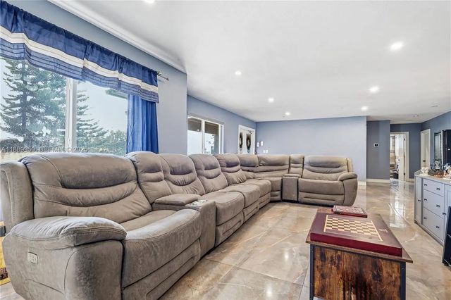 5 of 34 - 9795 Nw 27th Terrace, Doral, FL