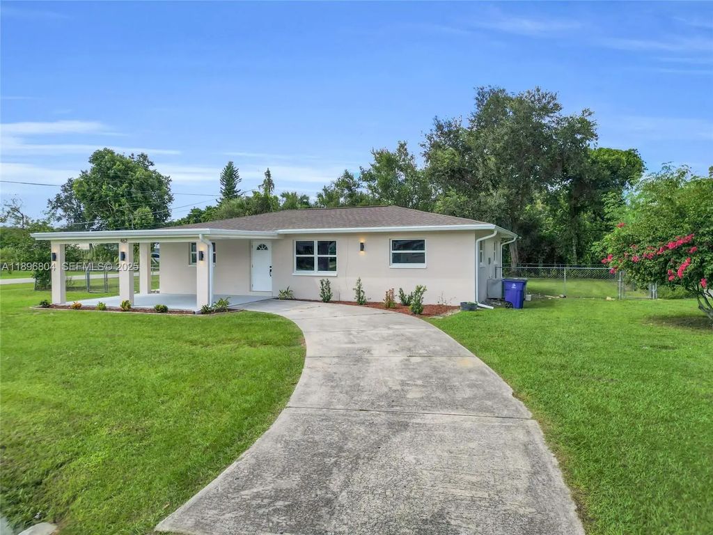 462 Muskegon Avenue N, Fort Myers