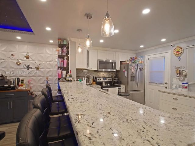 420 Ne 12th Avenue #401, Hallandale Beach