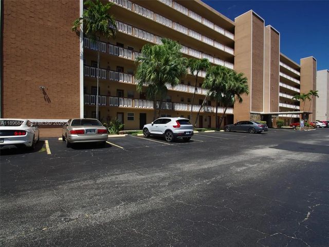 2 of 31 - 420 Ne 12th Avenue #401, Hallandale Beach, FL