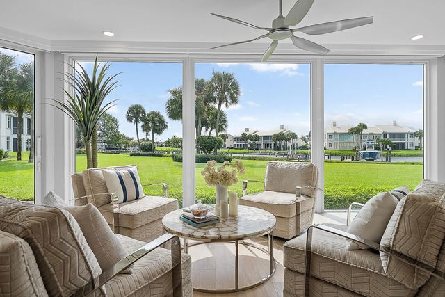 360 Spyglass Way, Jupiter