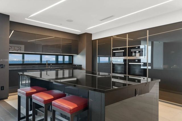 5 of 32 - 18555 Collins Avenue #ph-1, Sunny Isles Beach, FL