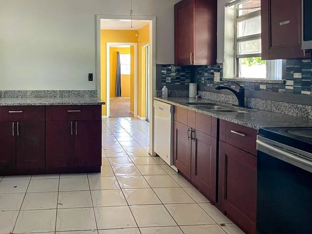 3 of 19 - 2421 Nw 63rd Avenue, Sunrise, FL