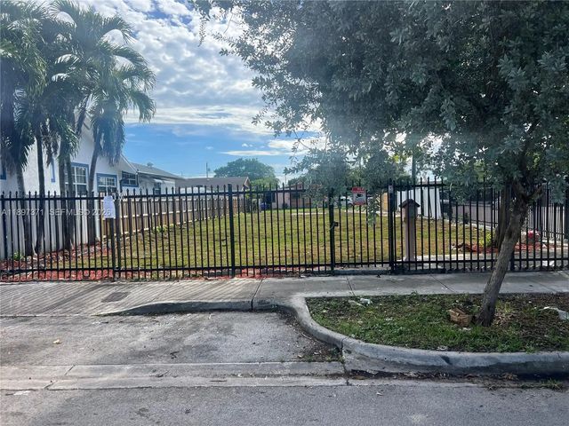 4 of 13 - 2052 Nw 27th Street, Miami, FL