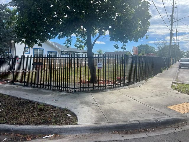 5 of 13 - 2052 Nw 27th Street, Miami, FL