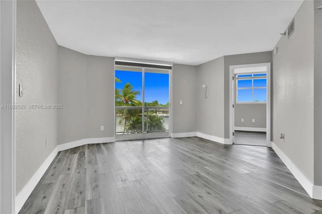 3 of 32 - 5880 Collins Avenue #403, Miami Beach, FL