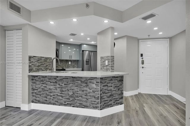 5 of 32 - 5880 Collins Avenue #403, Miami Beach, FL