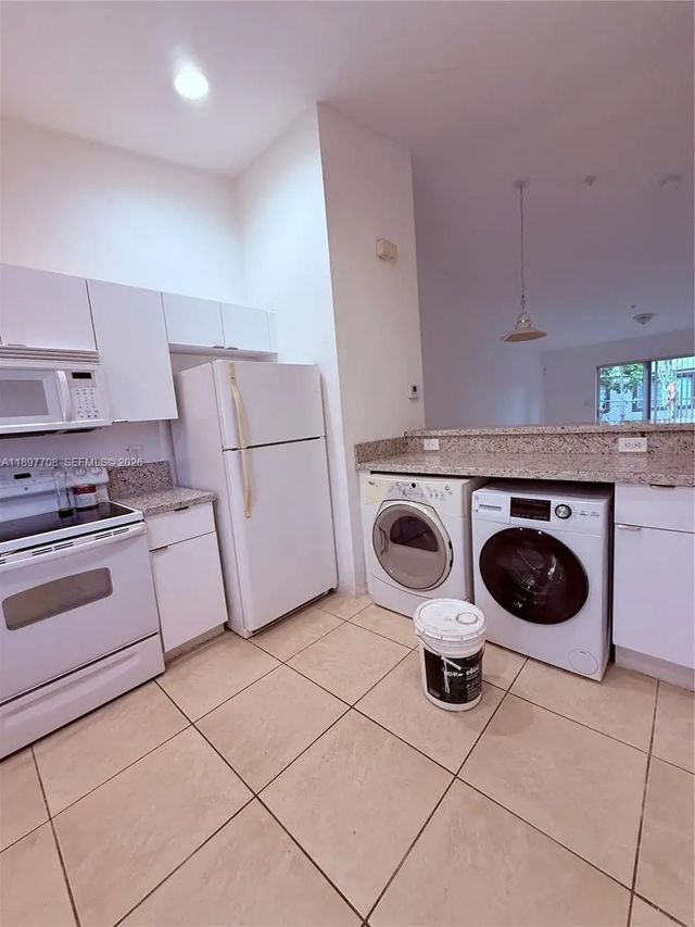 3 of 15 - 3820 Sw 48th Avenue #e-31, Pembroke Park, FL