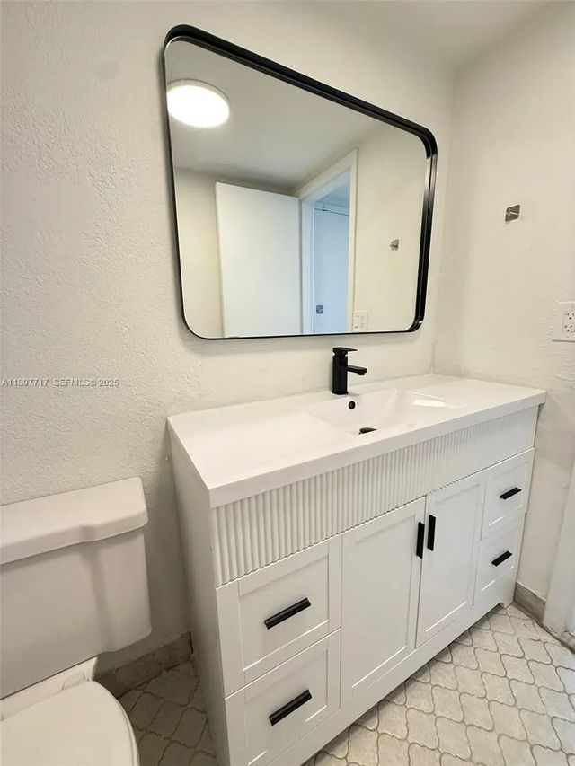 3 of 20 - 13499 Biscayne Boulevard #811, North Miami, FL