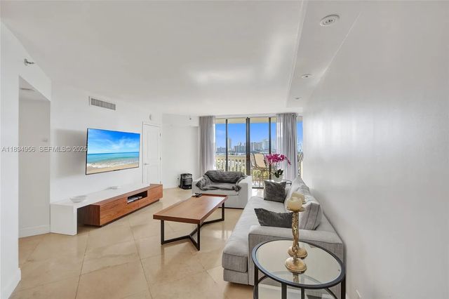 3 of 99 - 1000 E Island Boulevard #1403, Aventura, FL