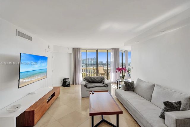 4 of 99 - 1000 E Island Boulevard #1403, Aventura, FL