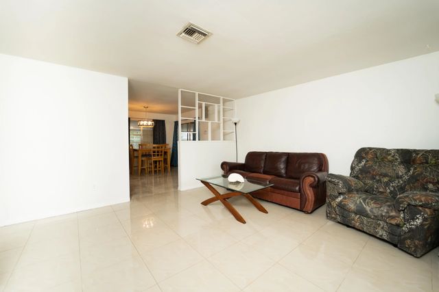 3 of 23 - 382 Se Evans Avenue, Port St. Lucie, FL