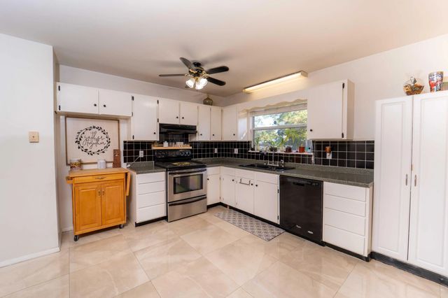 4 of 23 - 382 Se Evans Avenue, Port St. Lucie, FL