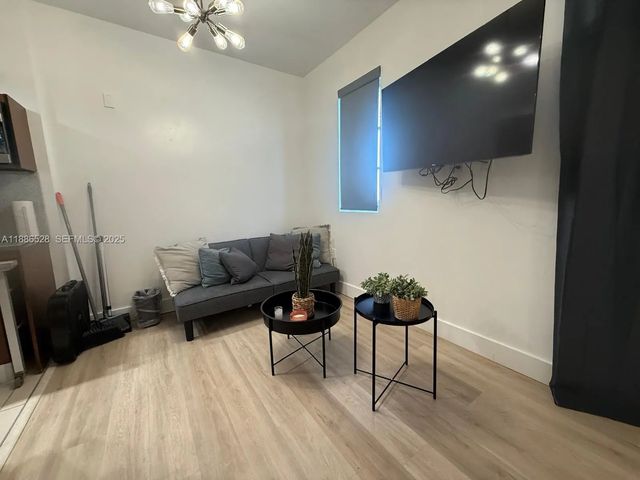 3 of 11 - 1036 Ocean Drive #b303, Miami Beach, FL