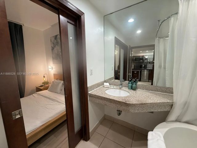 5 of 11 - 1036 Ocean Drive #b303, Miami Beach, FL