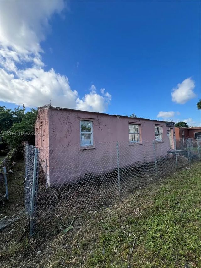 2 of 9 - 2122 Dewey Street, Hollywood, FL