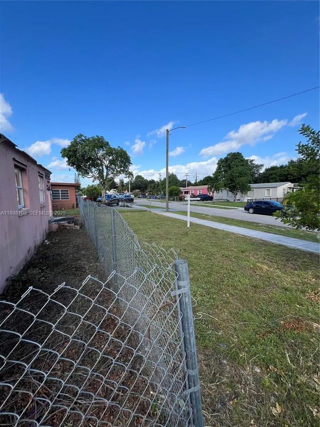 5 of 9 - 2122 Dewey Street, Hollywood, FL