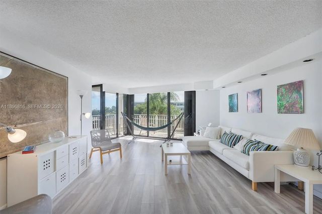 5 of 57 - 4000 Towerside Terrace #402, Miami, FL