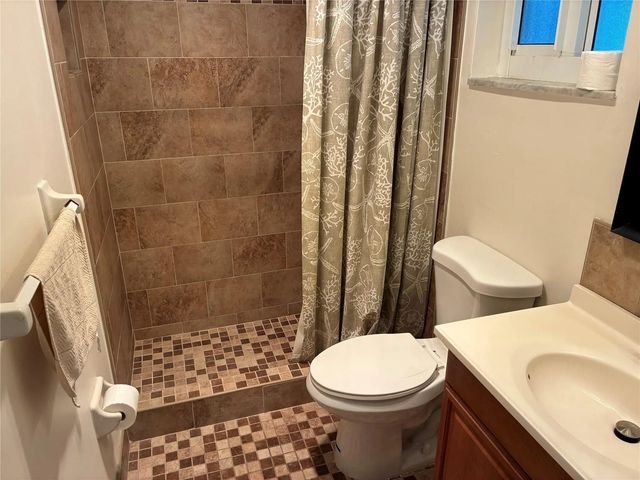 4 of 6 - 3021 E Golf Boulevard, Pompano Beach, FL