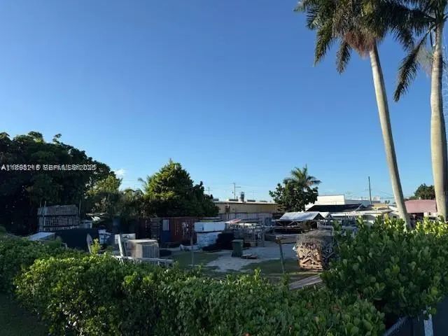 4 of 5 - 318 Ne 1st Road, Homestead, FL