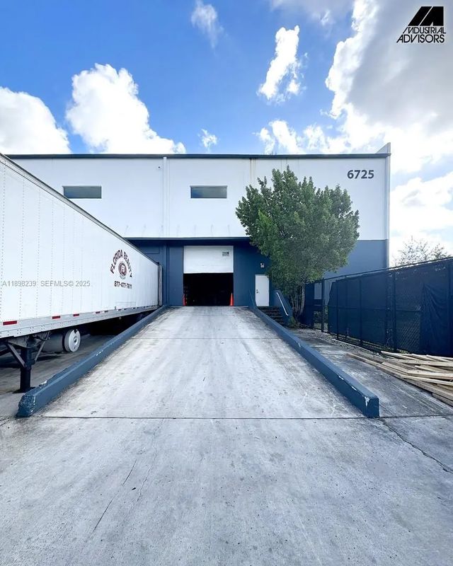 4 of 28 - 6725 Nw 36th Street, Miami, FL