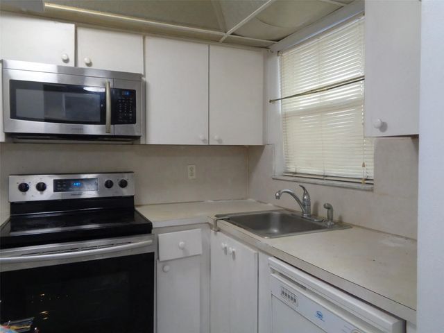 3 of 34 - 2831 E Sunrise Lakes Drive #209, Sunrise, FL