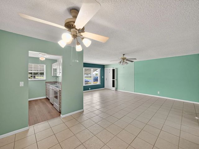 4 of 13 - 111 Lakes End Drive #b, Fort Pierce, FL