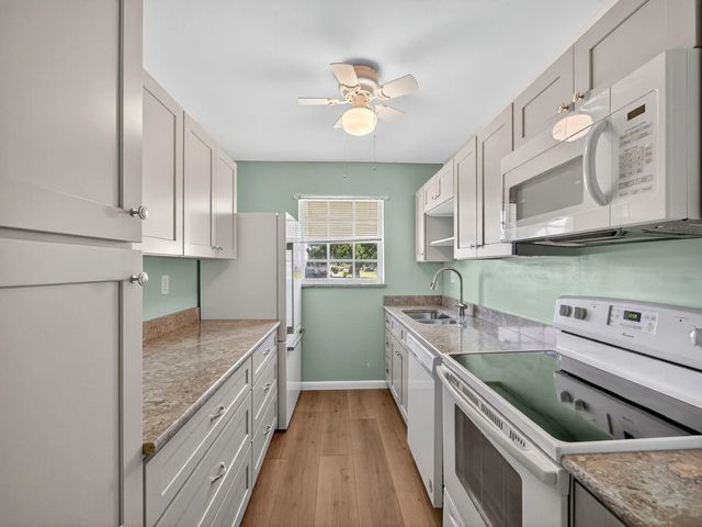 5 of 13 - 111 Lakes End Drive #b, Fort Pierce, FL