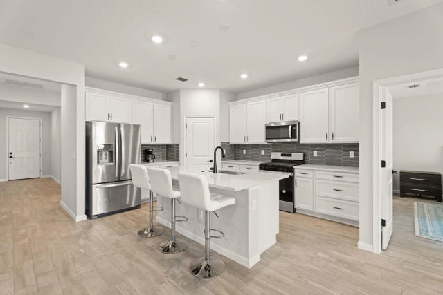 Photo of Listing #R11133732