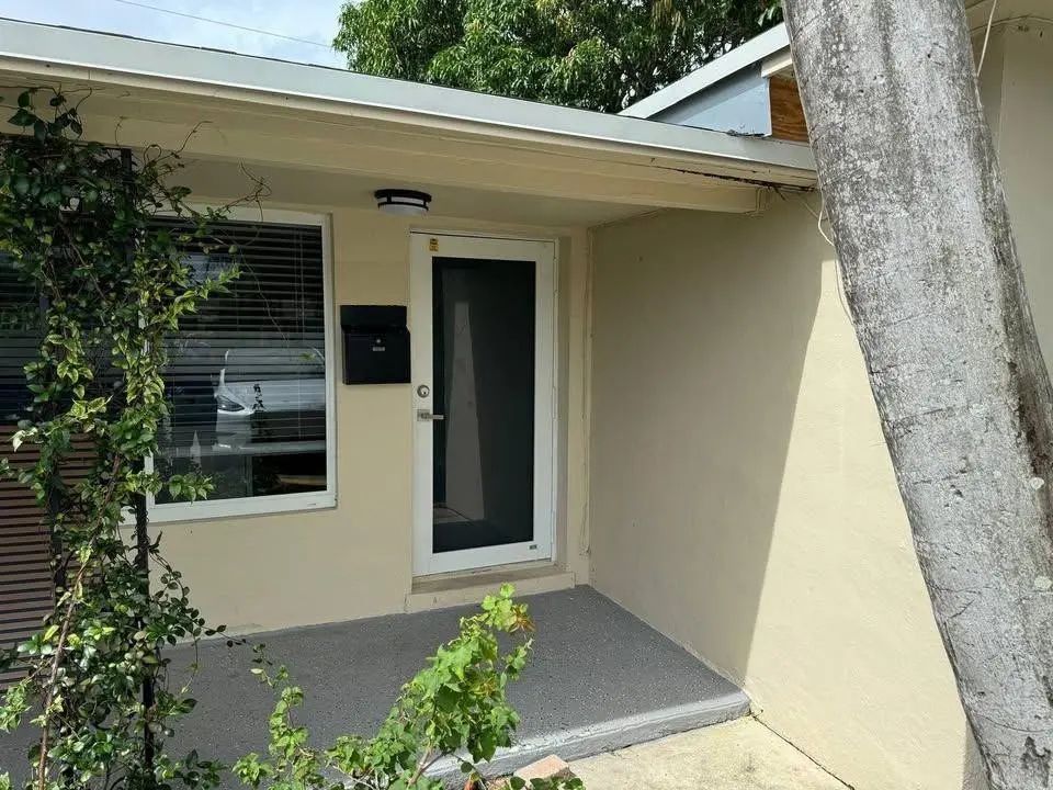 903 Ne 7th Street, Hallandale Beach
