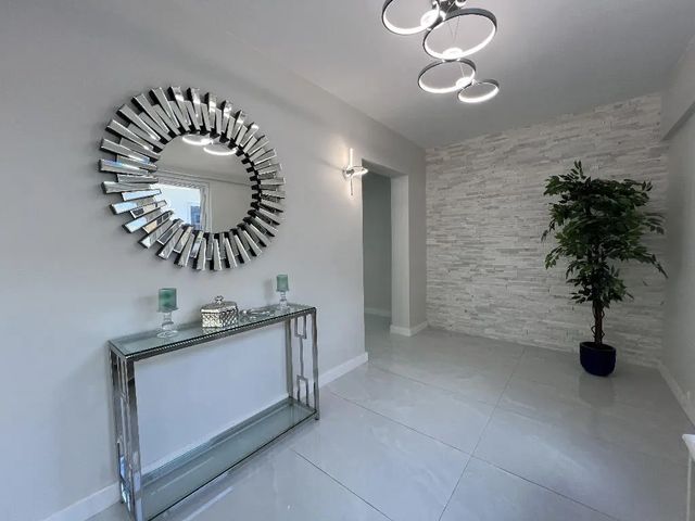 3 of 15 - 1042 Tyler Street, Hollywood, FL