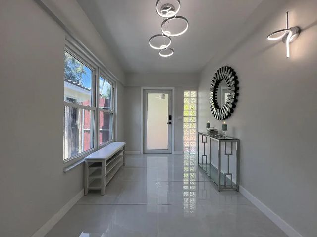 4 of 15 - 1042 Tyler Street, Hollywood, FL
