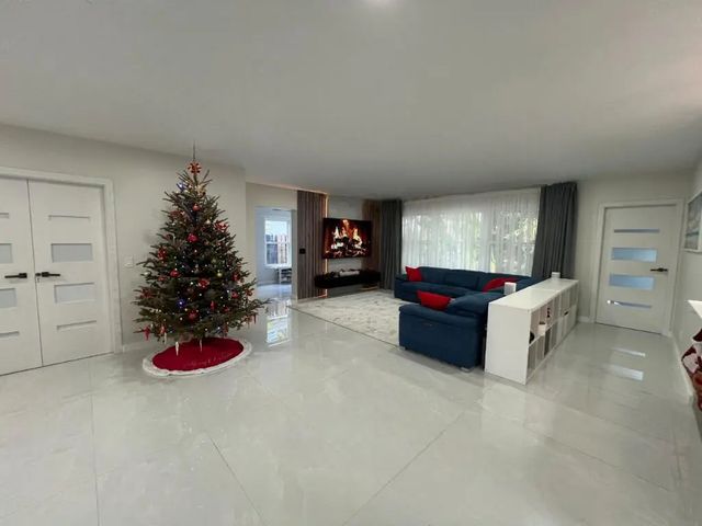 5 of 15 - 1042 Tyler Street, Hollywood, FL