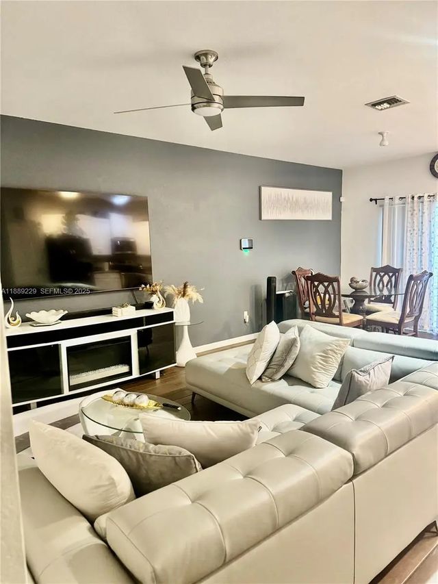 4039 Nw 11th Street, Lauderhill
