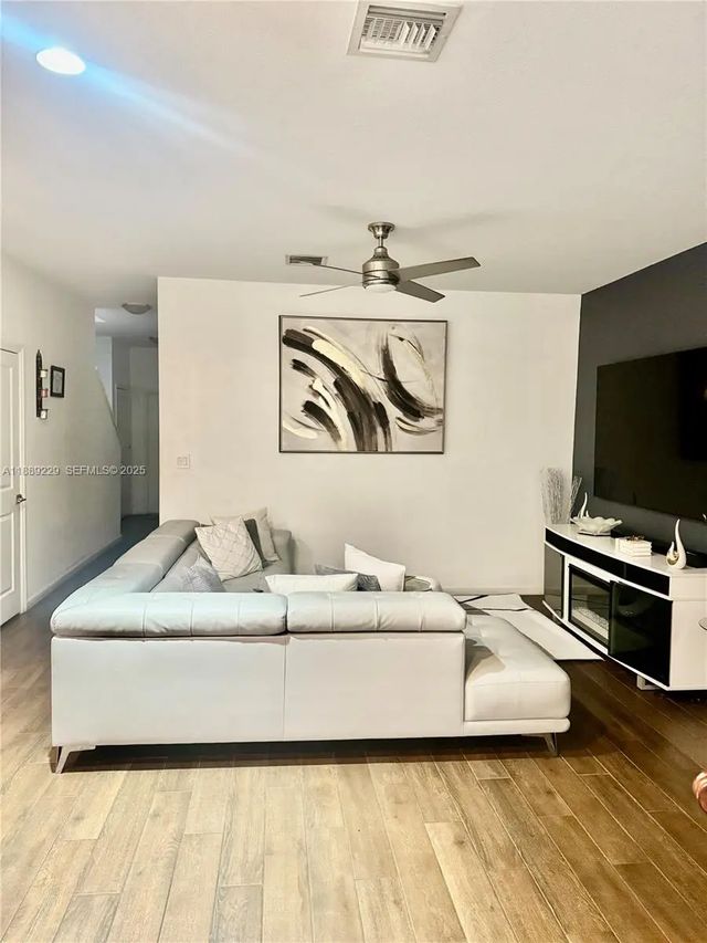 3 of 33 - 4039 Nw 11th Street, Lauderhill, FL