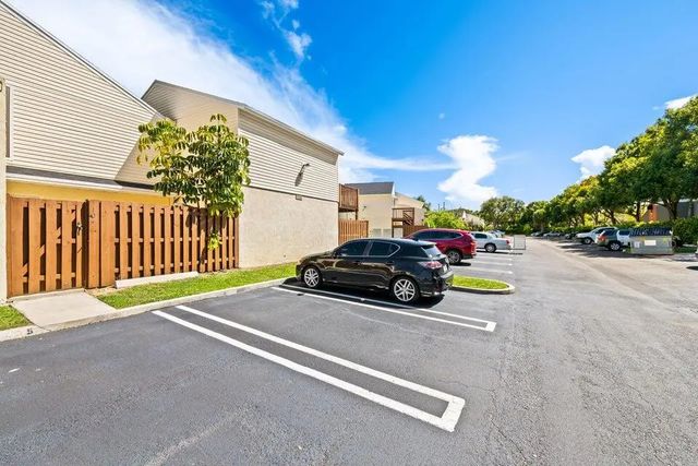 643 Executive Center Drive #q-102, West Palm Beach