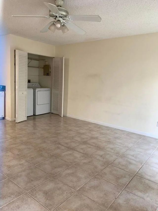 5 of 8 - 643 Executive Center Drive #q-102, West Palm Beach, FL
