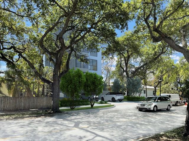 2 of 9 - 1910 Washington Street, Hollywood, FL