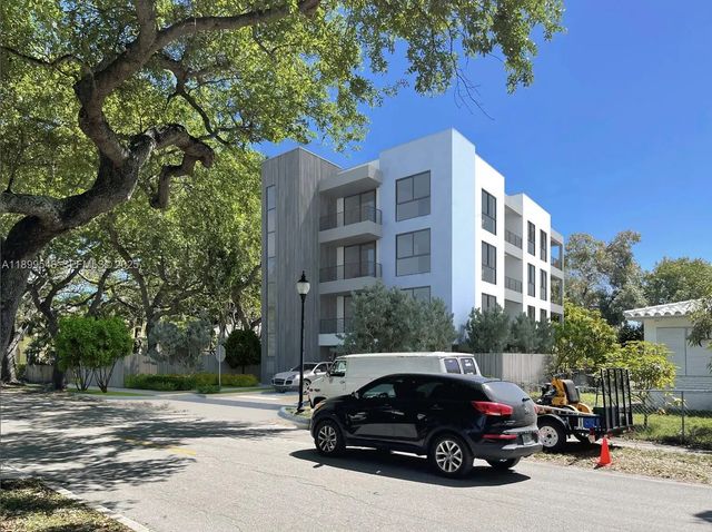 4 of 9 - 1910 Washington Street, Hollywood, FL
