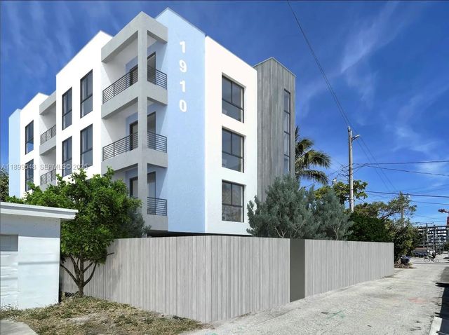 5 of 9 - 1910 Washington Street, Hollywood, FL