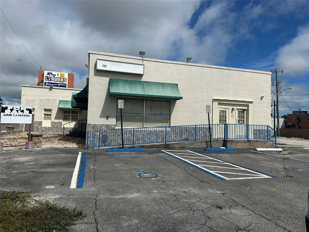 722 S Us Highway 1, Fort Pierce