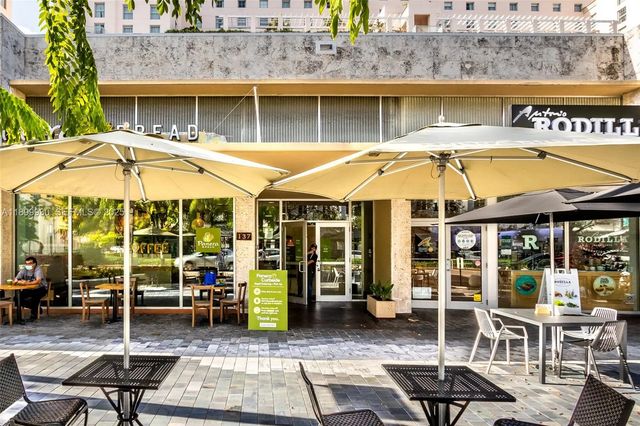 137 Miracle Mile, Coral Gables