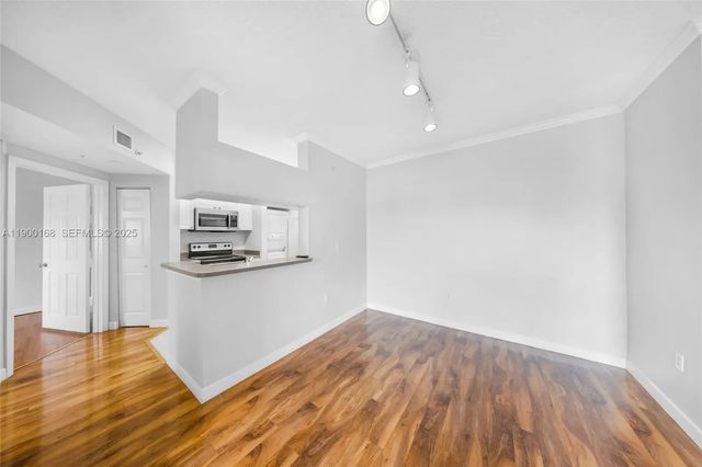 4 of 13 - 17125 N Bay Road #3301, Sunny Isles Beach, FL