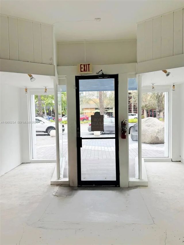 3 of 5 - 332 Miracle Mile, Coral Gables, FL
