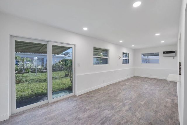 5 of 9 - 370 S Golf Boulevard, Pompano Beach, FL