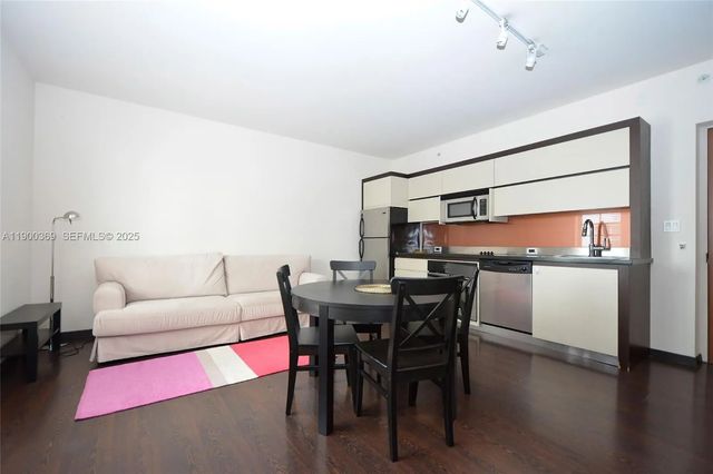 3 of 11 - 435 21st Street #205, Miami Beach, FL