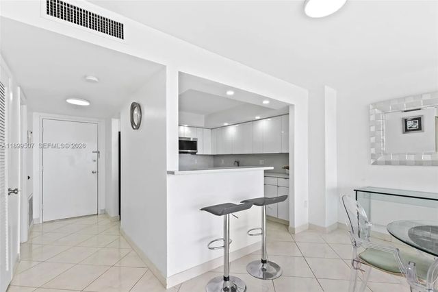 18021 Biscayne Boulevard #1003, Aventura