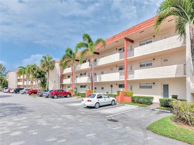 9800 N Hollybrook Lake Drive #202, Pembroke Pines