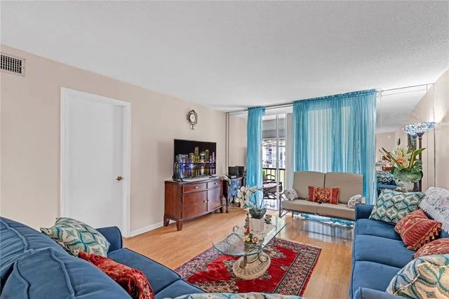 3 of 31 - 9800 N Hollybrook Lake Drive #202, Pembroke Pines, FL