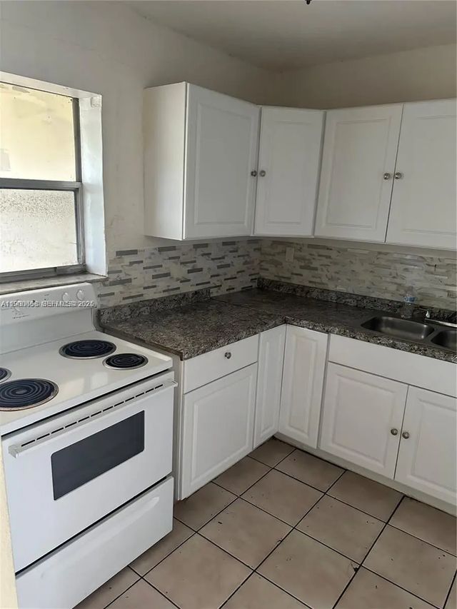 4 of 10 - 16103 Ne 19th Court, North Miami Beach, FL